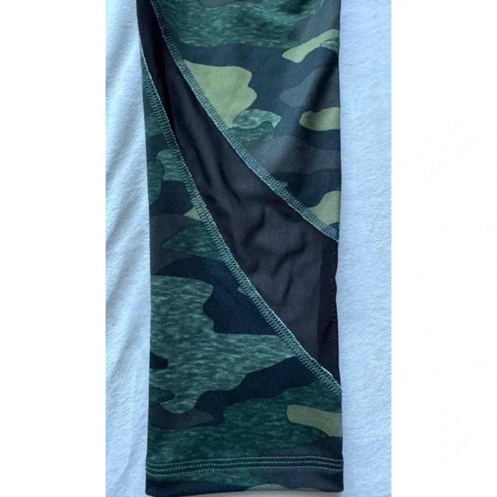 Old Navy Active Girls Green Camo Go-Dry Mesh Panel Athletic Leggings Large 10-12